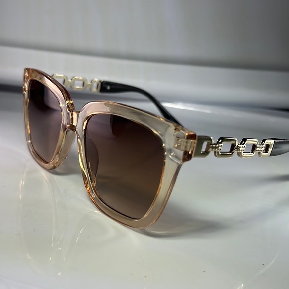 unbranded Accessories - Large Frame Sunglasses Translucent Gold Acrylic Frames w/Goldtone Chainlink Arm
